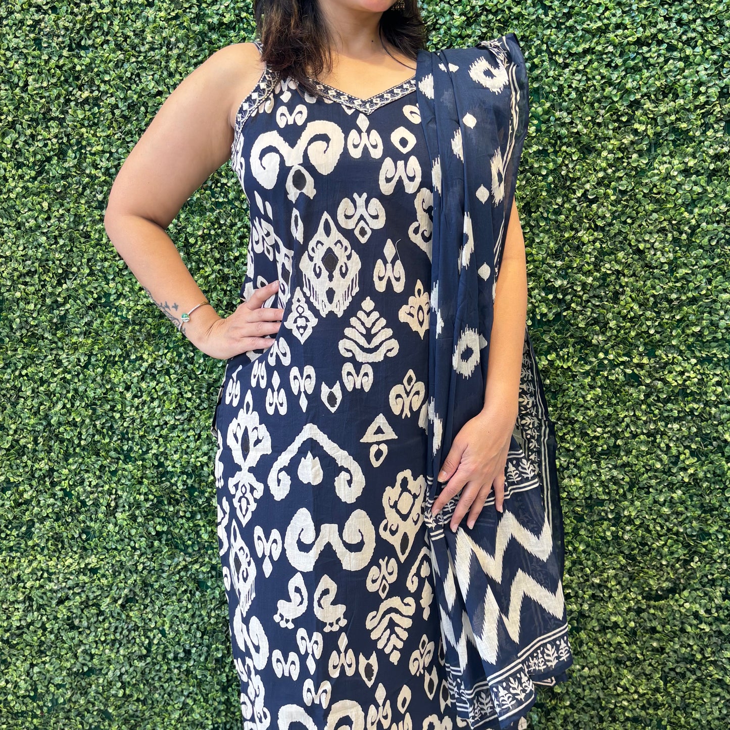 Indigo Ikat – Sleeveless Kurta Set with Dupatta Nivishas - Sec46