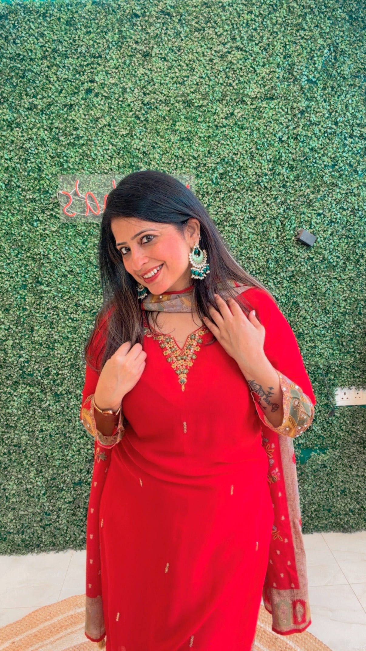 Inaaya Rouge – Chinon Handwork Suit Set