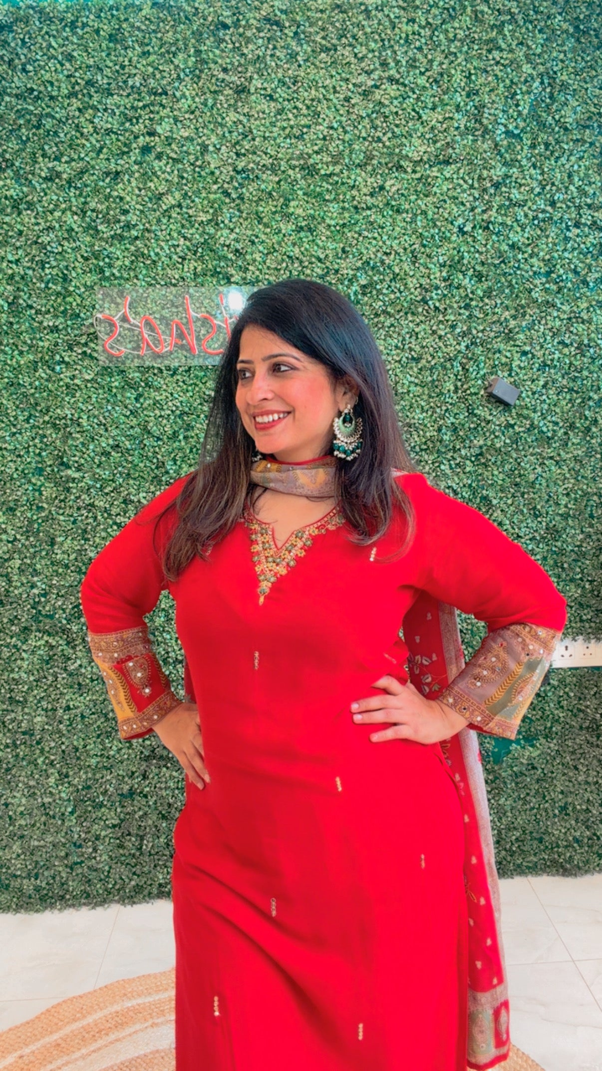 Inaaya Rouge – Chinon Handwork Suit Set