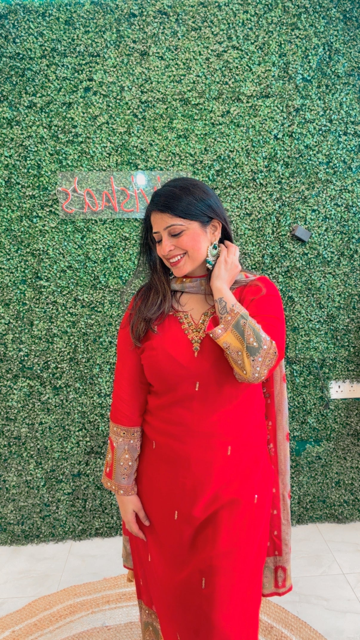 Inaaya Rouge – Chinon Handwork Suit Set