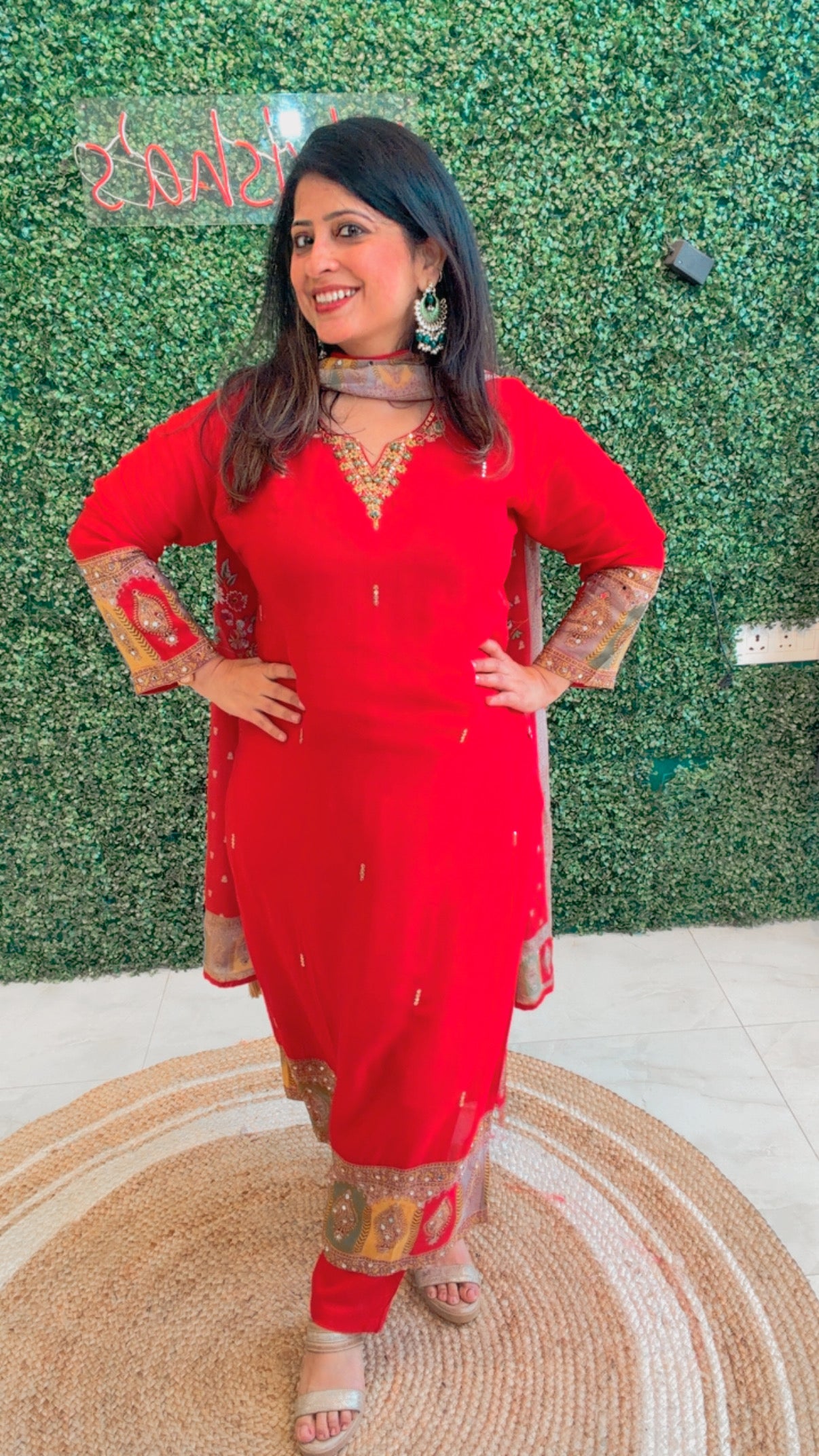 Inaaya Rouge – Chinon Handwork Suit Set