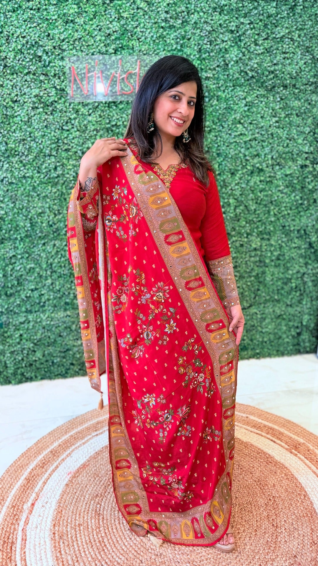 Inaaya Rouge – Chinon Handwork Suit Set