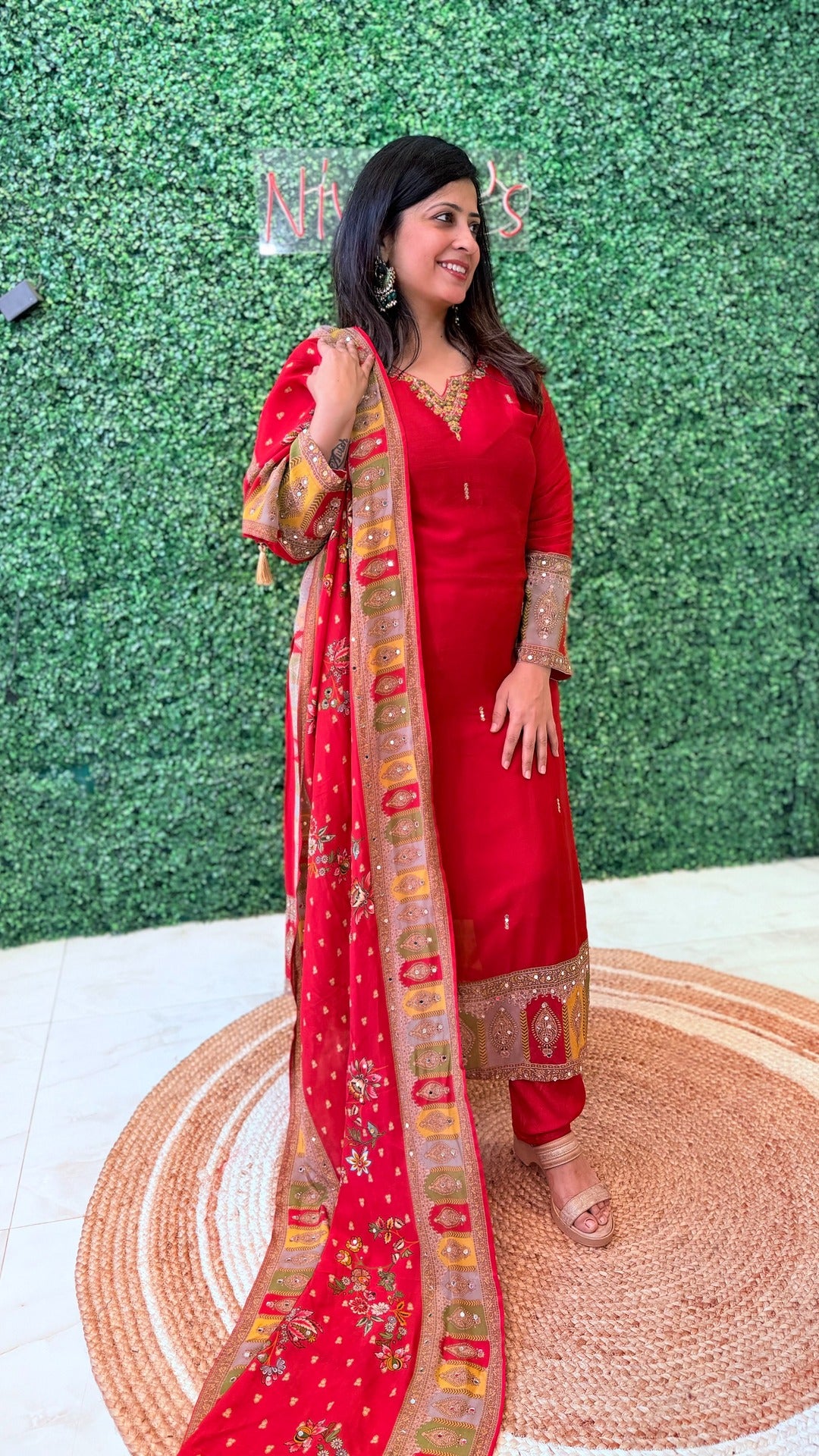 Inaaya Rouge – Chinon Handwork Suit Set