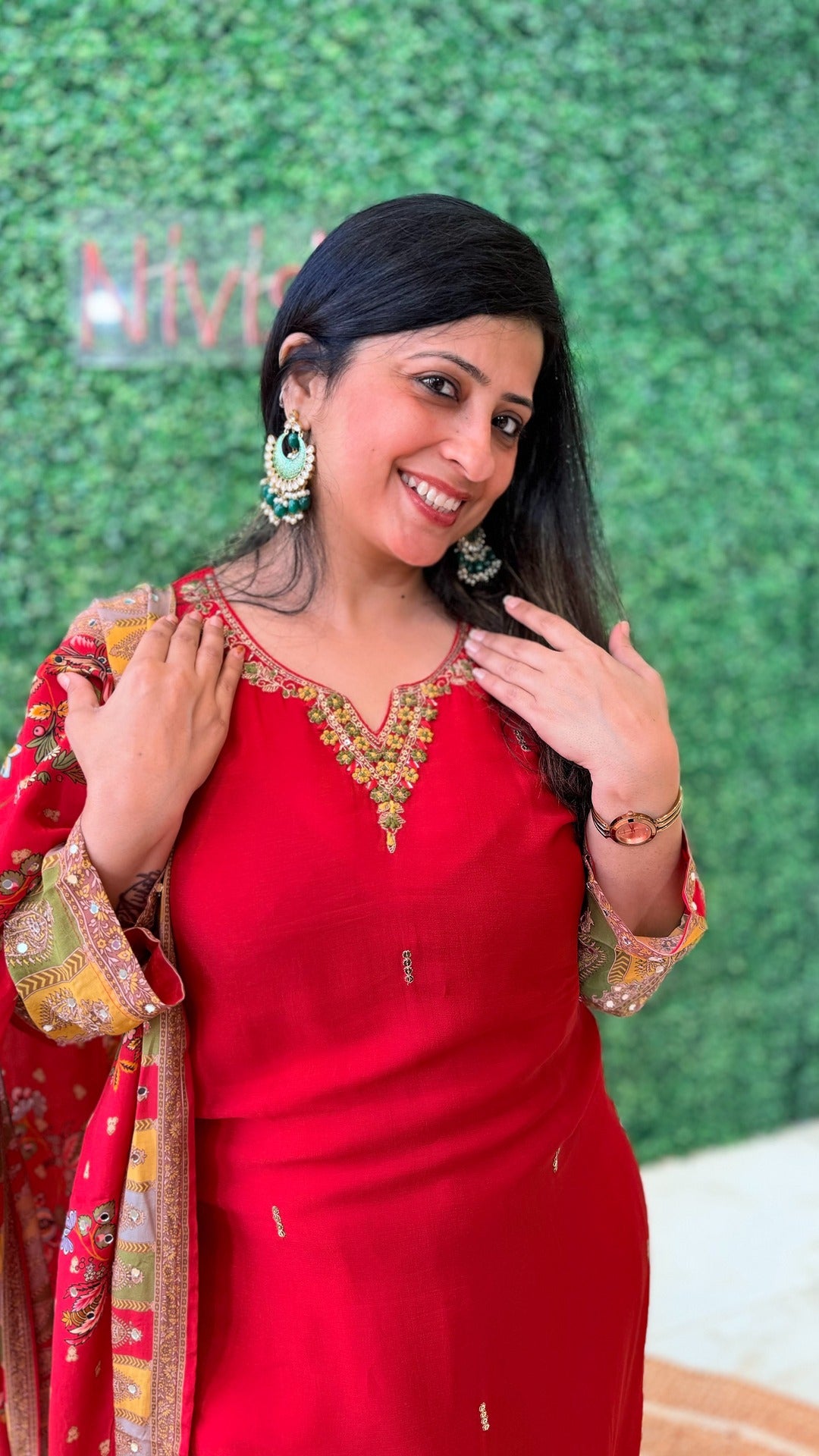 Inaaya Rouge – Chinon Handwork Suit Set