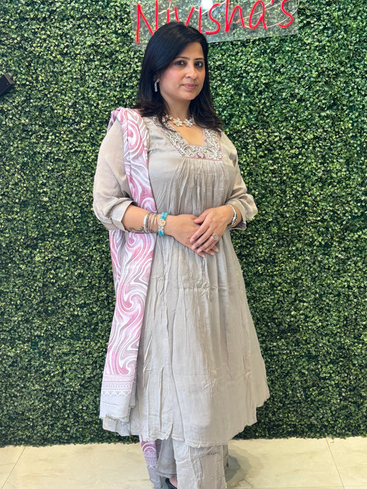 Moonlit Rose – Pastel Grey Kurta Set with Pink Swirl Dupatta Nivishas - Sec46