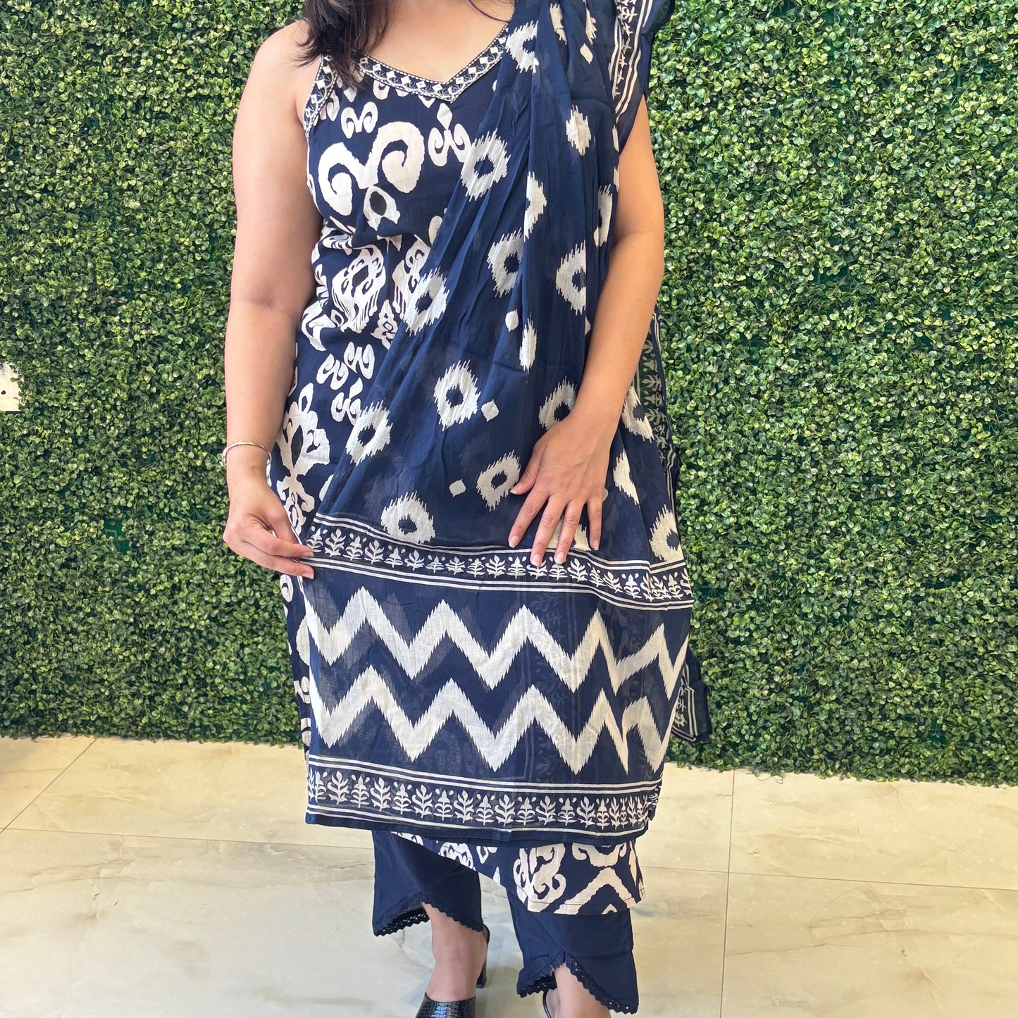 Indigo Ikat – Sleeveless Kurta Set with Dupatta Nivishas - Sec46